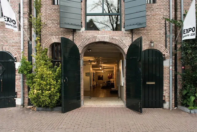 The entrance of Gallery 238 at Brouwersgracht 238 in Amsterdam